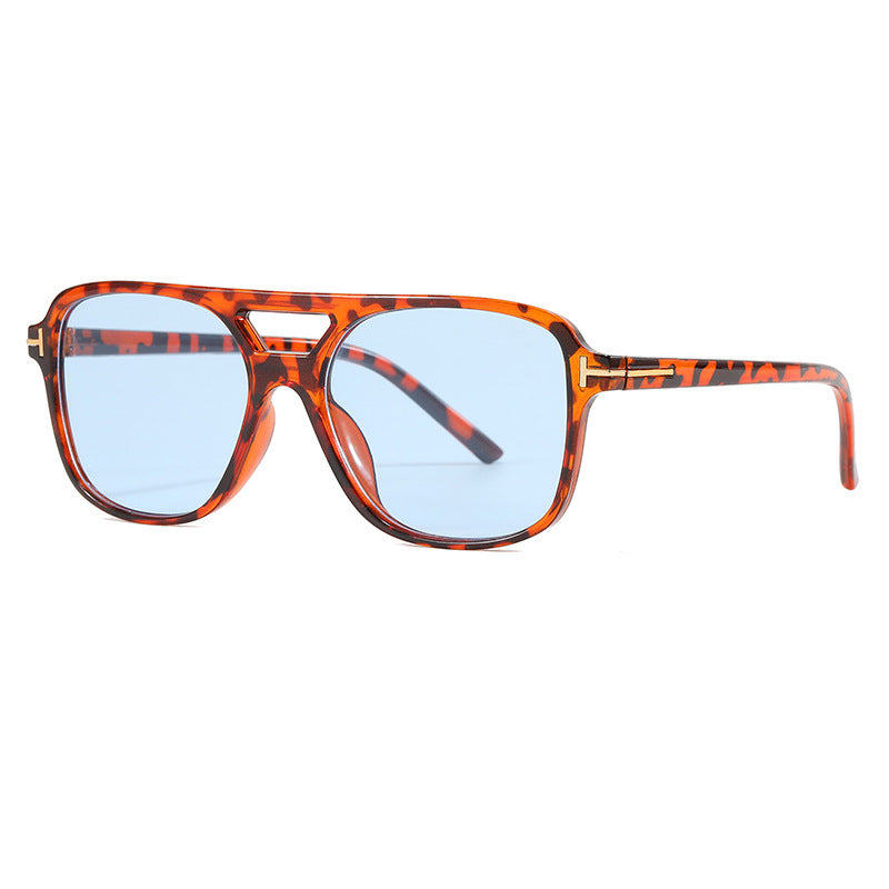 Ladies' striking sunglasses with outstanding shape Bowlift