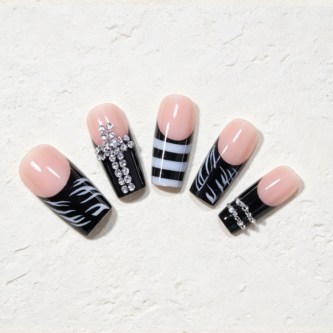 Glamorous Stiletto Nail Art Design Bowlift