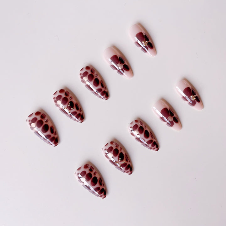 Nail art set with luxurious 3D decorations and golden accents Bowlift