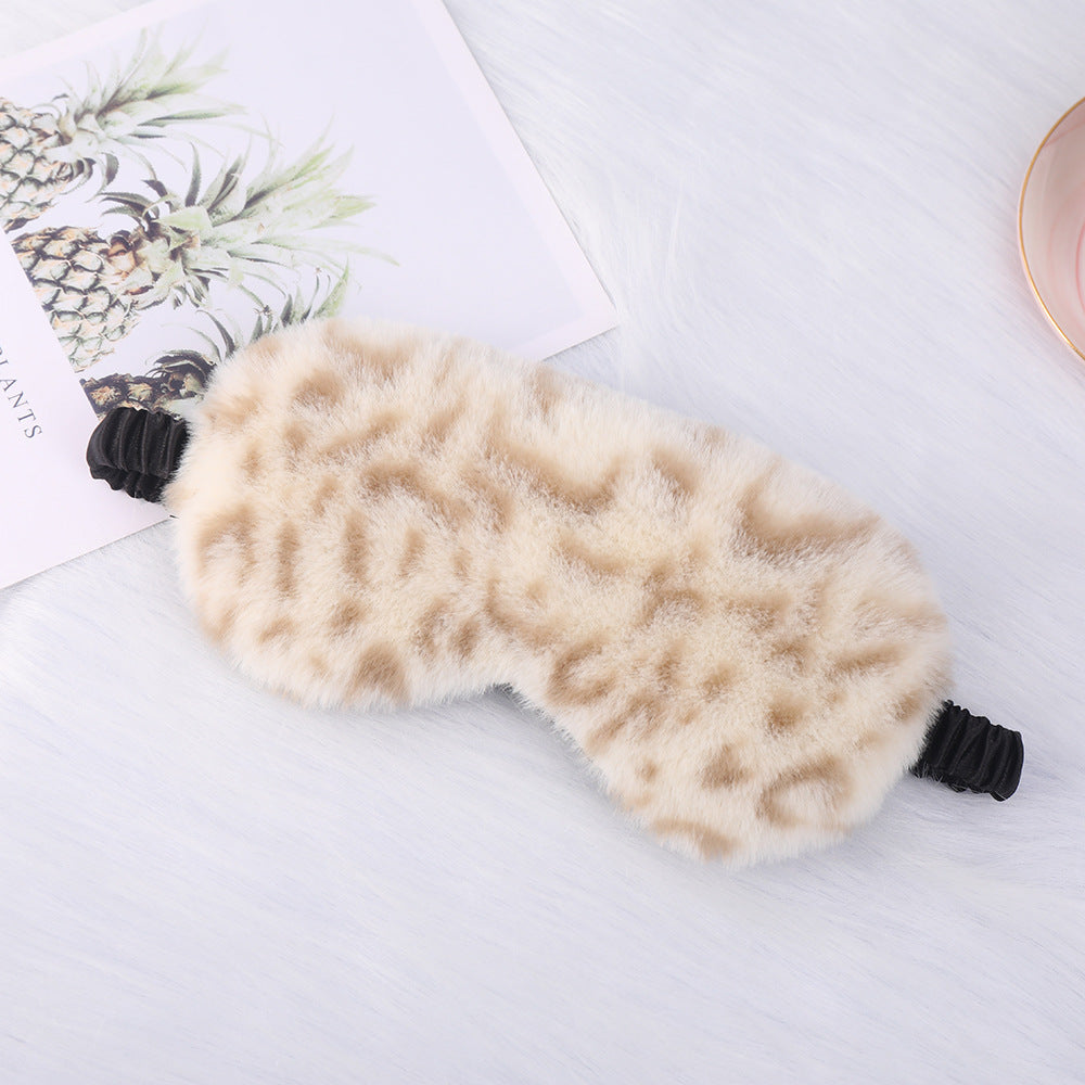 Women's cuddly faux fur sleep mask with heart-embossed surface and gathered comfort band Bowlift