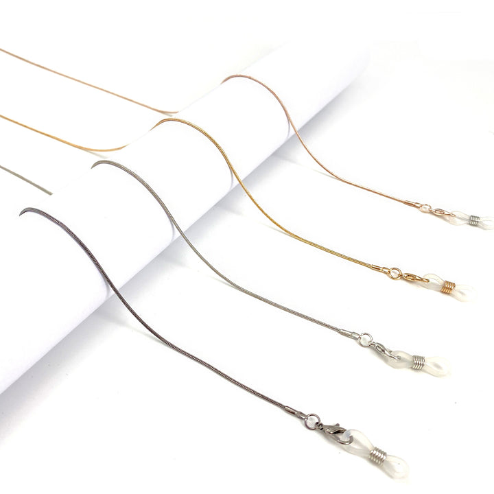 Sleek Eyewear Retainer with Secure Clips Bowlift