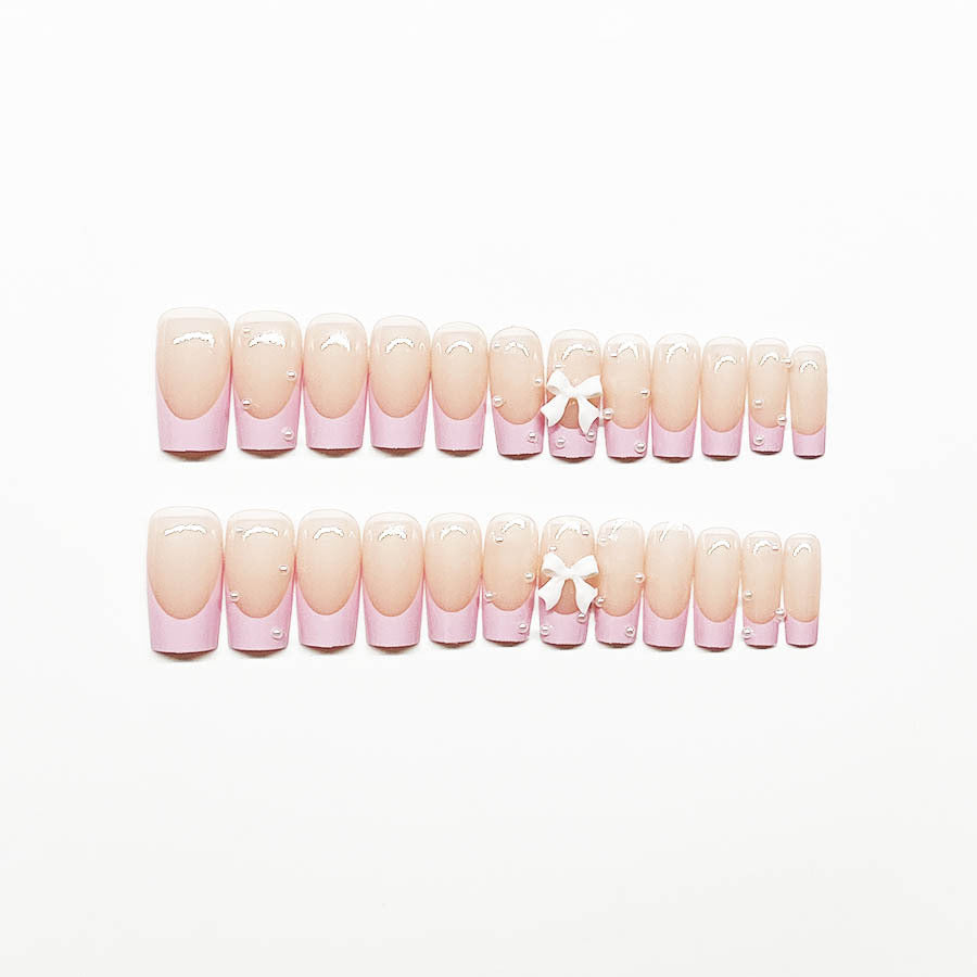 Artificial nail set with romantic bow and pearl embellishments Bowlift