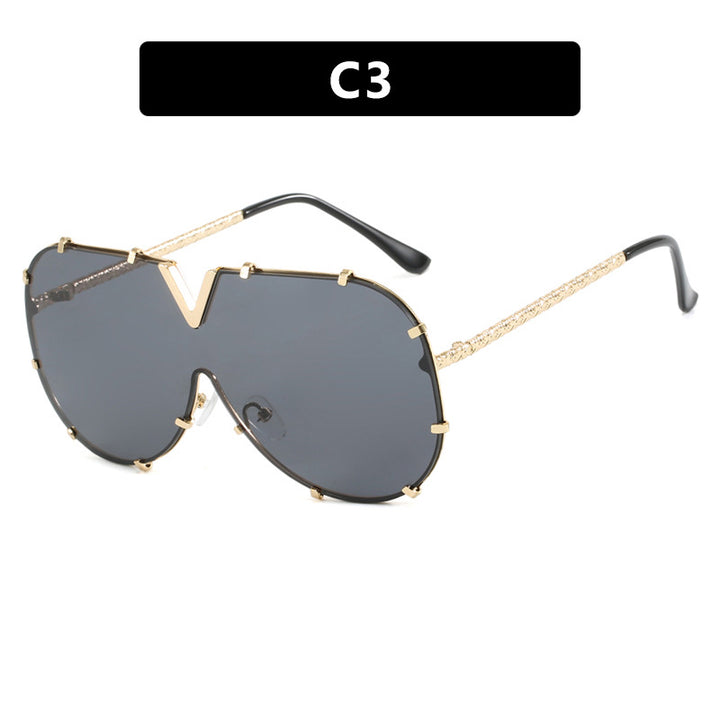 Women oversized goggles in futuristic design Bowlift