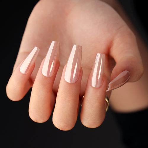 High-gloss stiletto nails Bowlift