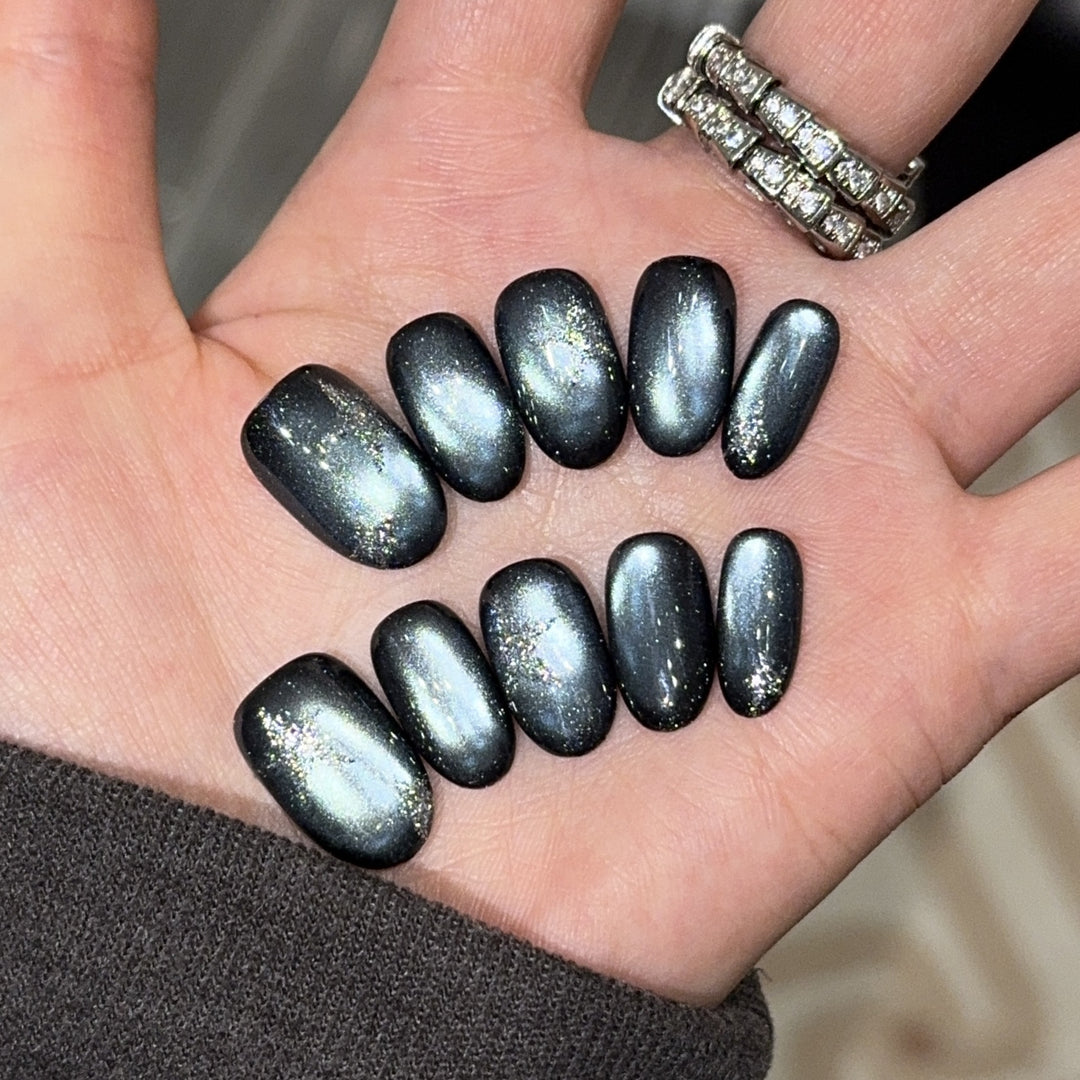Nail tips in elegant design Bowlift