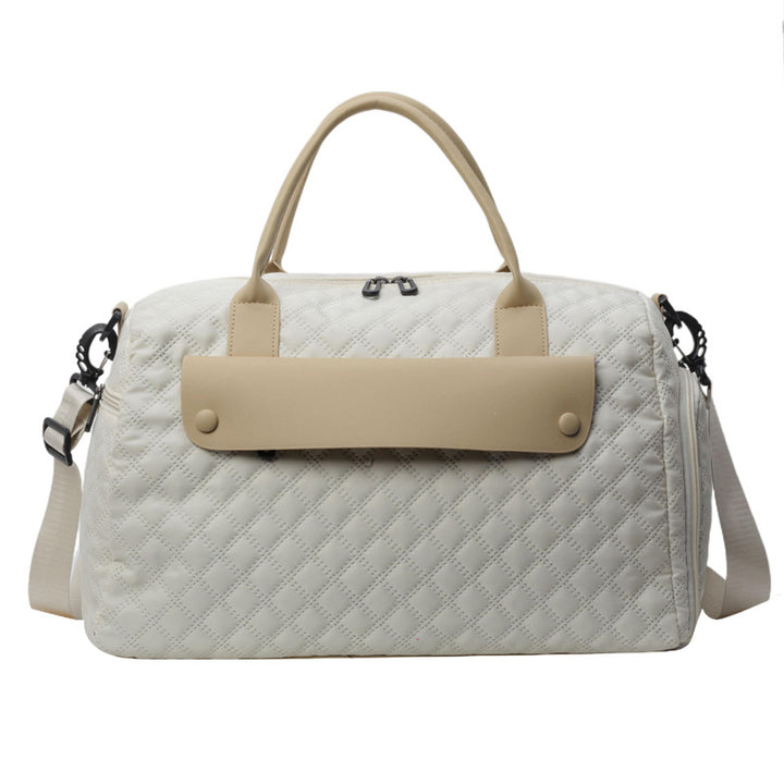 Sporty travel bag with ergonomic carrying system and water-repellent material Bowlift