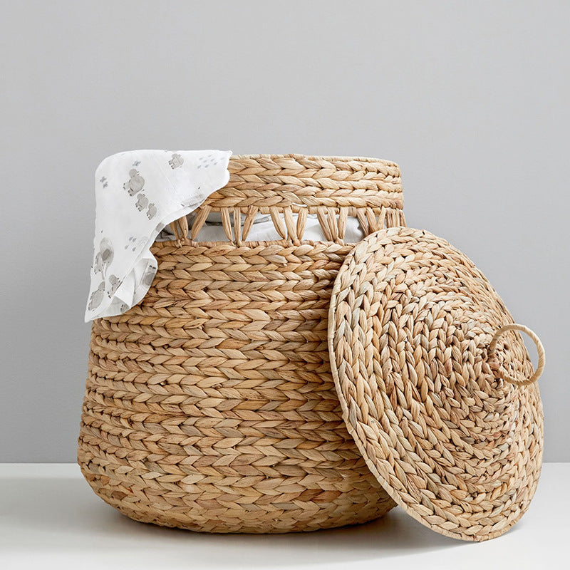 Handwoven storage basket with lid Bowlift