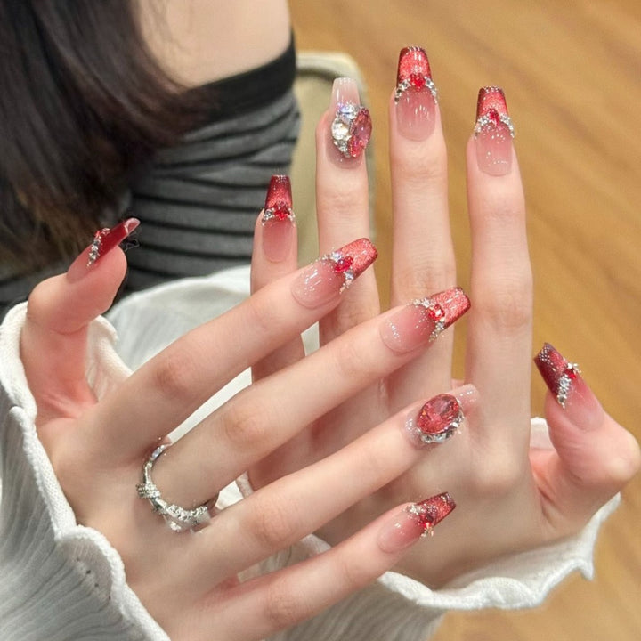 Artificial nails with glamorous rhinestone decorations Bowlift