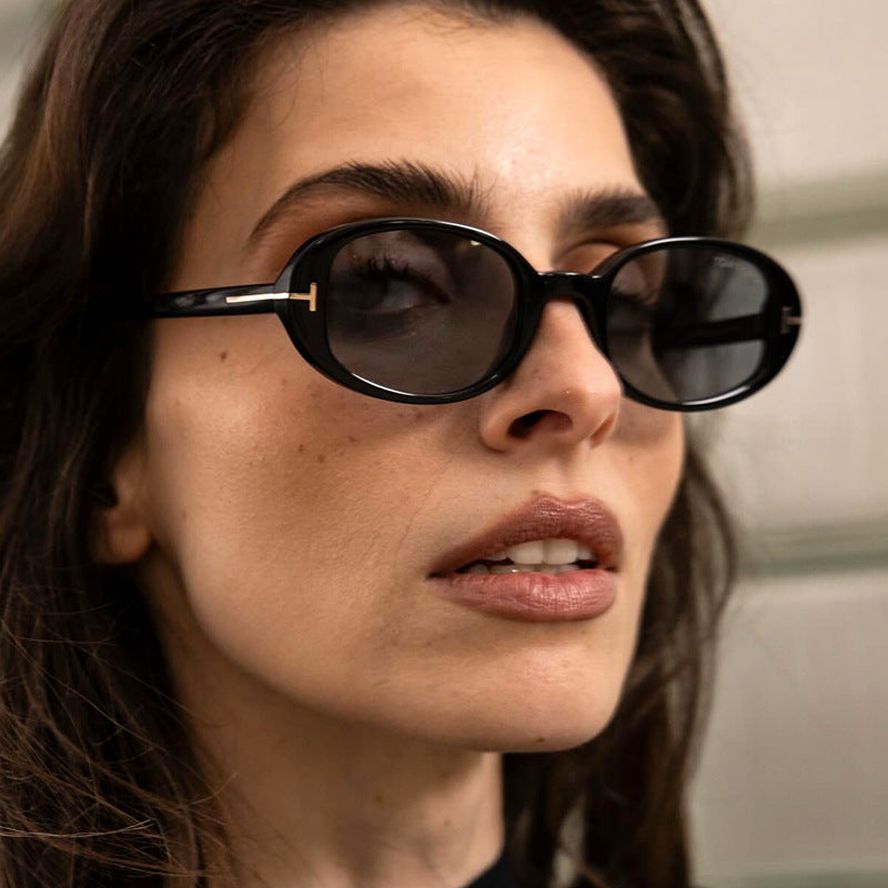 Ladies stylish oval sunglasses with golden details Bowlift