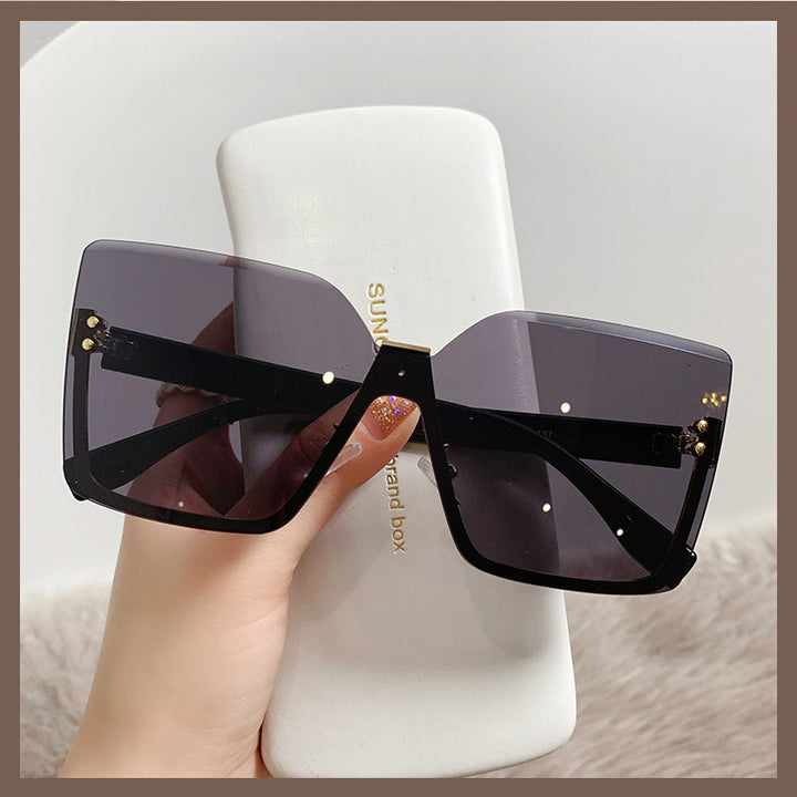 Ladies oversized sunglasses in modern design with UV protection Bowlift