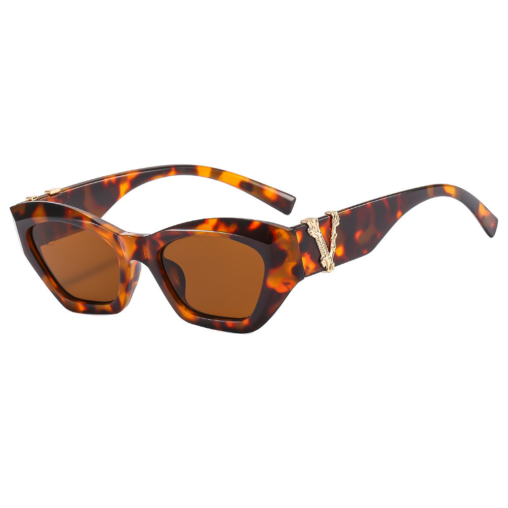Women's Cat-Eye Sunglasses with Luxurious Details Bowlift