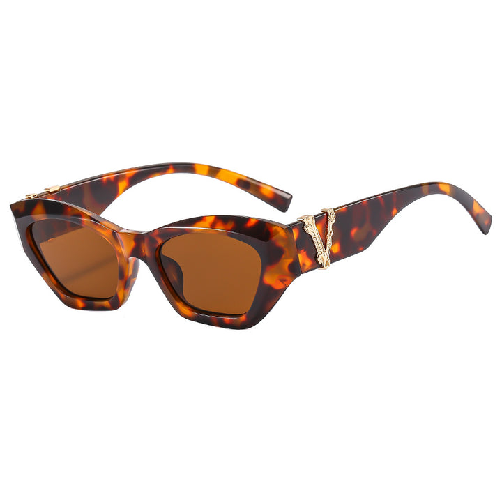 Women's Cat-Eye Sunglasses with Luxurious Details Bowlift