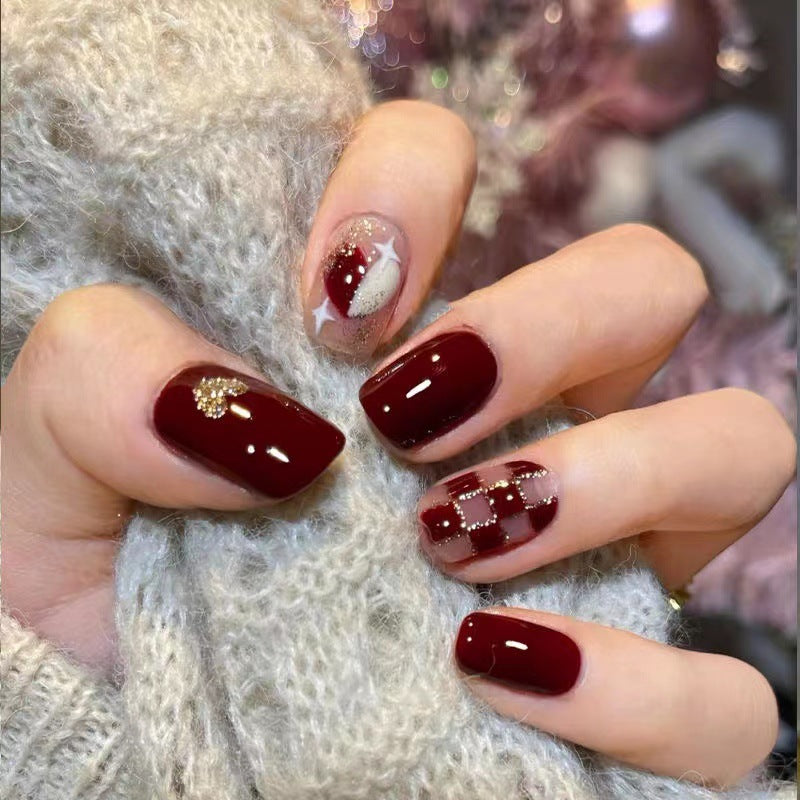 Trendy nail art with elegant accents Bowlift