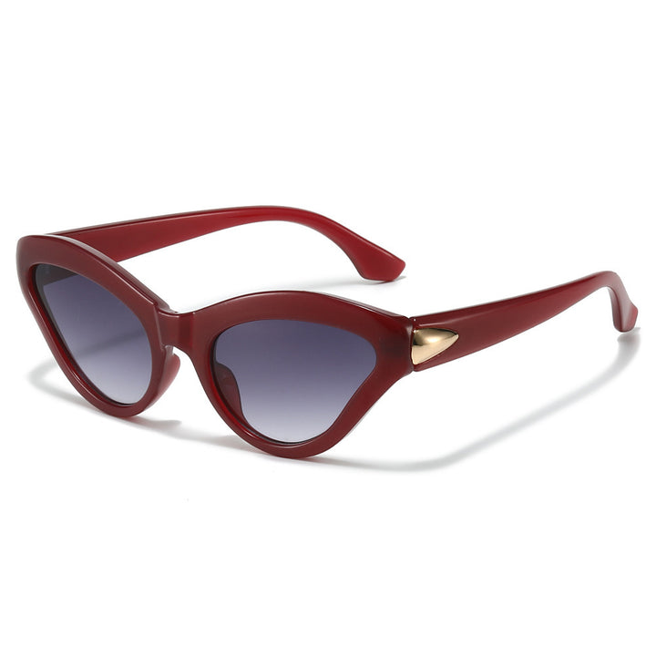 Vintage Cat-Eye Sunglasses with Luxurious Detailing Bowlift