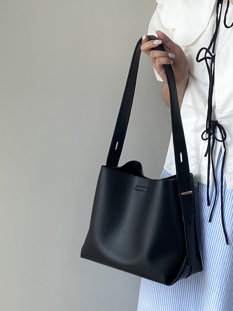 Fashionable everyday bag with adjustable shoulder strap Bowlift