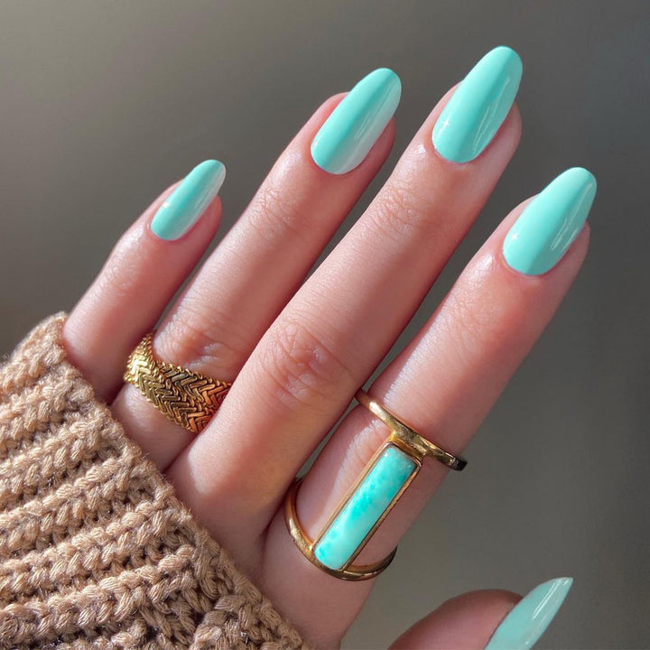Elegant artificial nails with glossy surface Bowlift