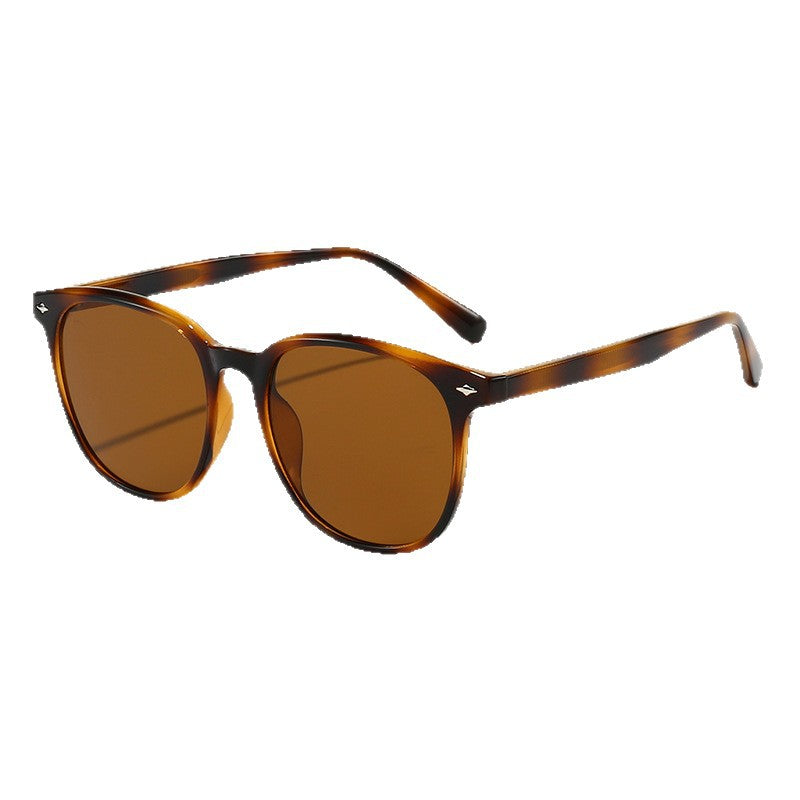 Women's fashionable sunglasses in elegant shape design Bowlift