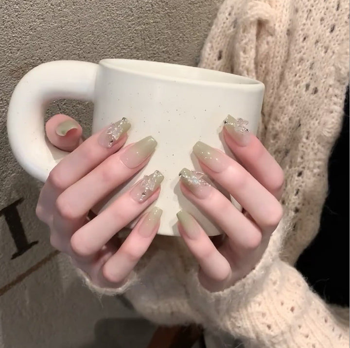 Elegant and Shiny Nail Art Bowlift