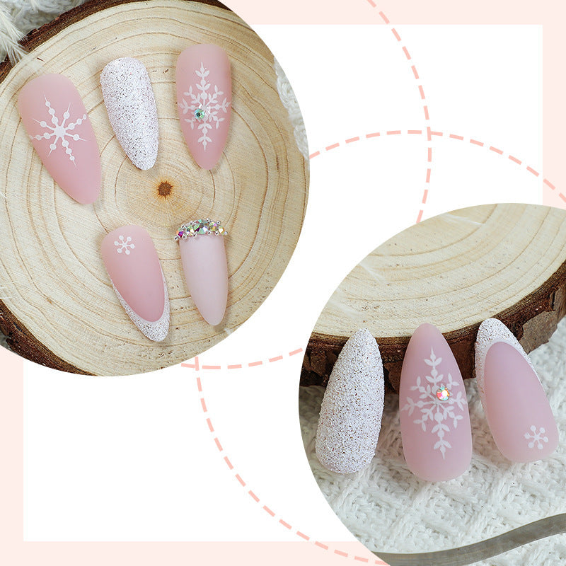 Nail set with wintry snowflake design Bowlift