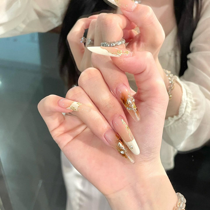Artificial nails with noble accents Bowlift
