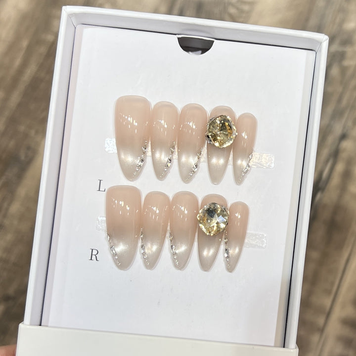 Elegant Stiletto Nail Art Set with Crystal Embellishments Bowlift