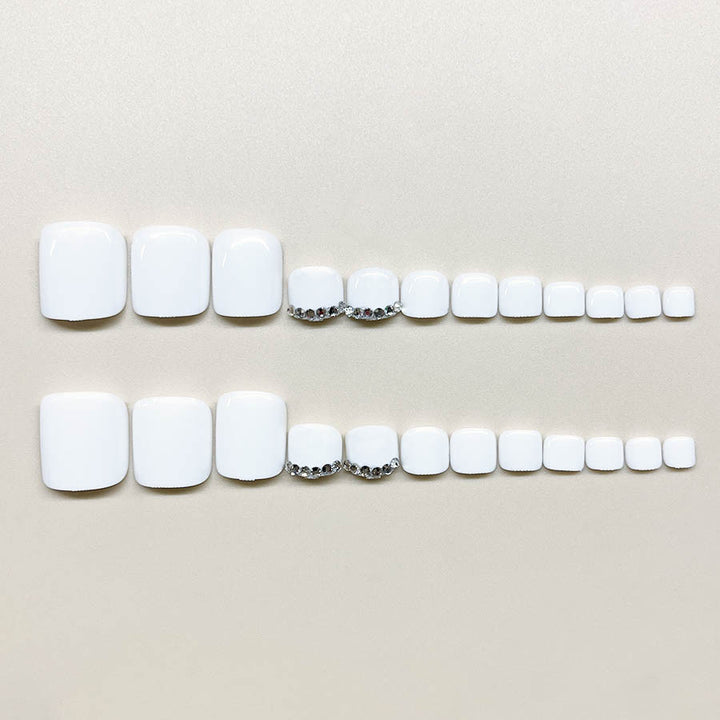 Nail art set with elegant high-gloss design and delicate accents Bowlift