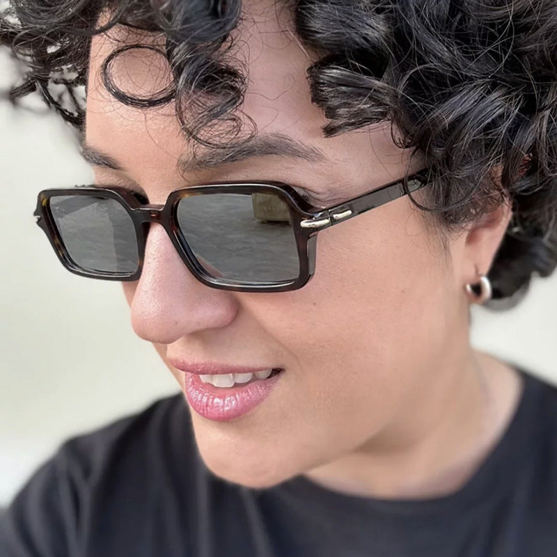 Women's fashionable square sunglasses with stylish plastic frame and blue lenses Bowlift