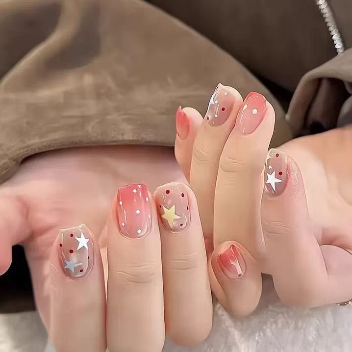 Artificial nails with elegant ombre effect and glitter coating Bowlift
