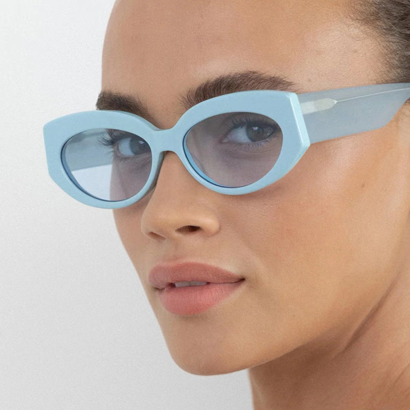 Women Cat-Eye Sunglasses in stylish plastic design Bowlift