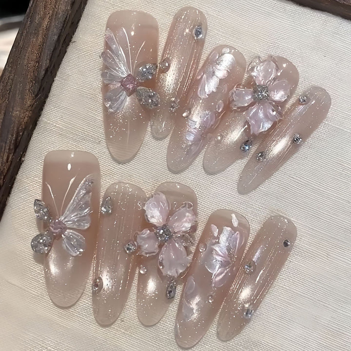 Art nails with floral motifs Bowlift