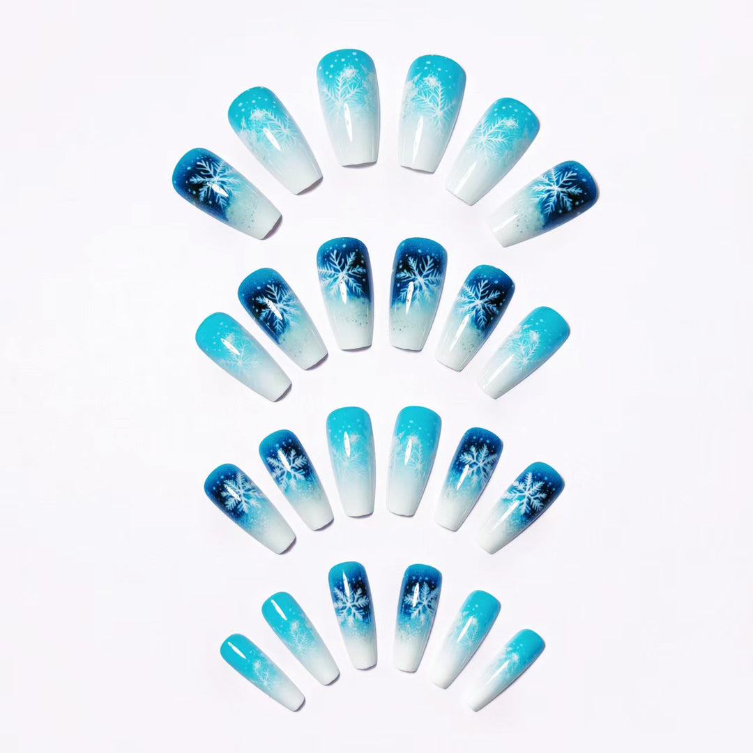 Creative artificial nails with winter snow motif Bowlift