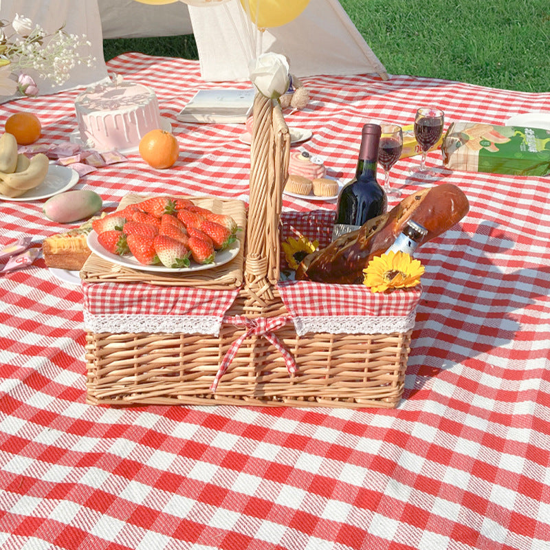 Women braided basket with checked lining and decorative lace trim Bowlift