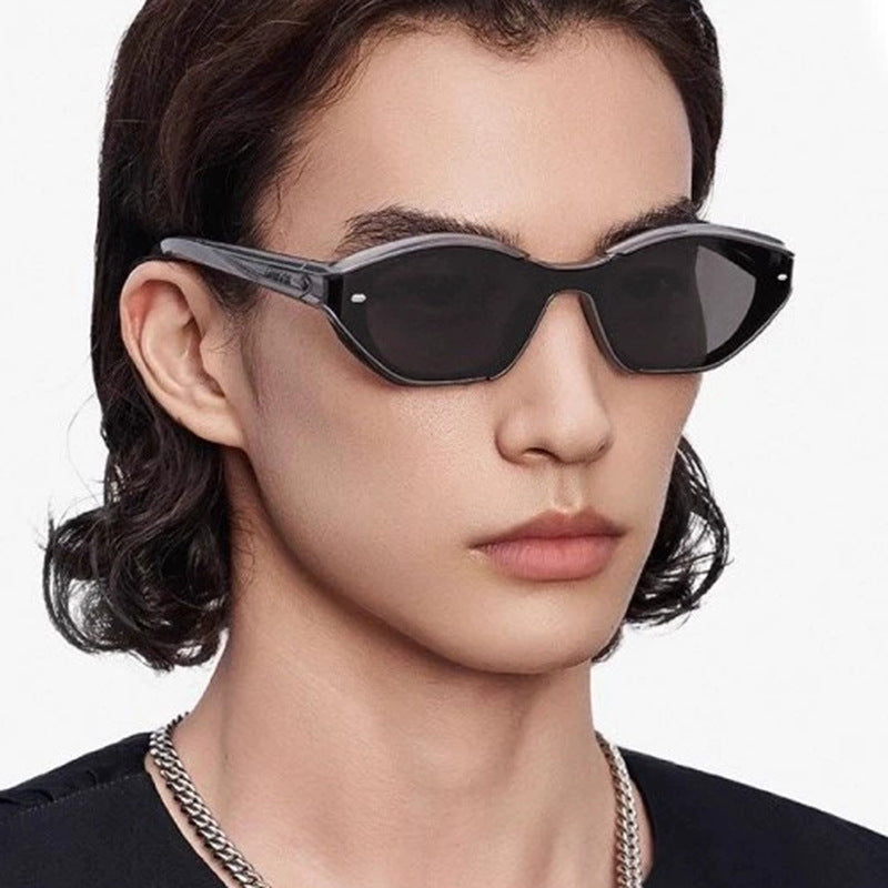 Women's fashionable sunglasses with contemporary design and protective UV filter Bowlift