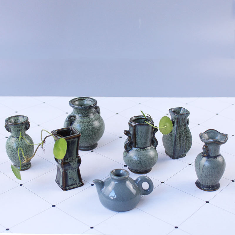 Elegant ceramic vase with artistic design Bowlift