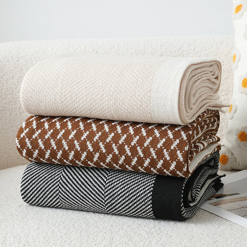 Women's Elegant Snuggle Blanket made of Soft Knit with Geometric Pattern Bowlift