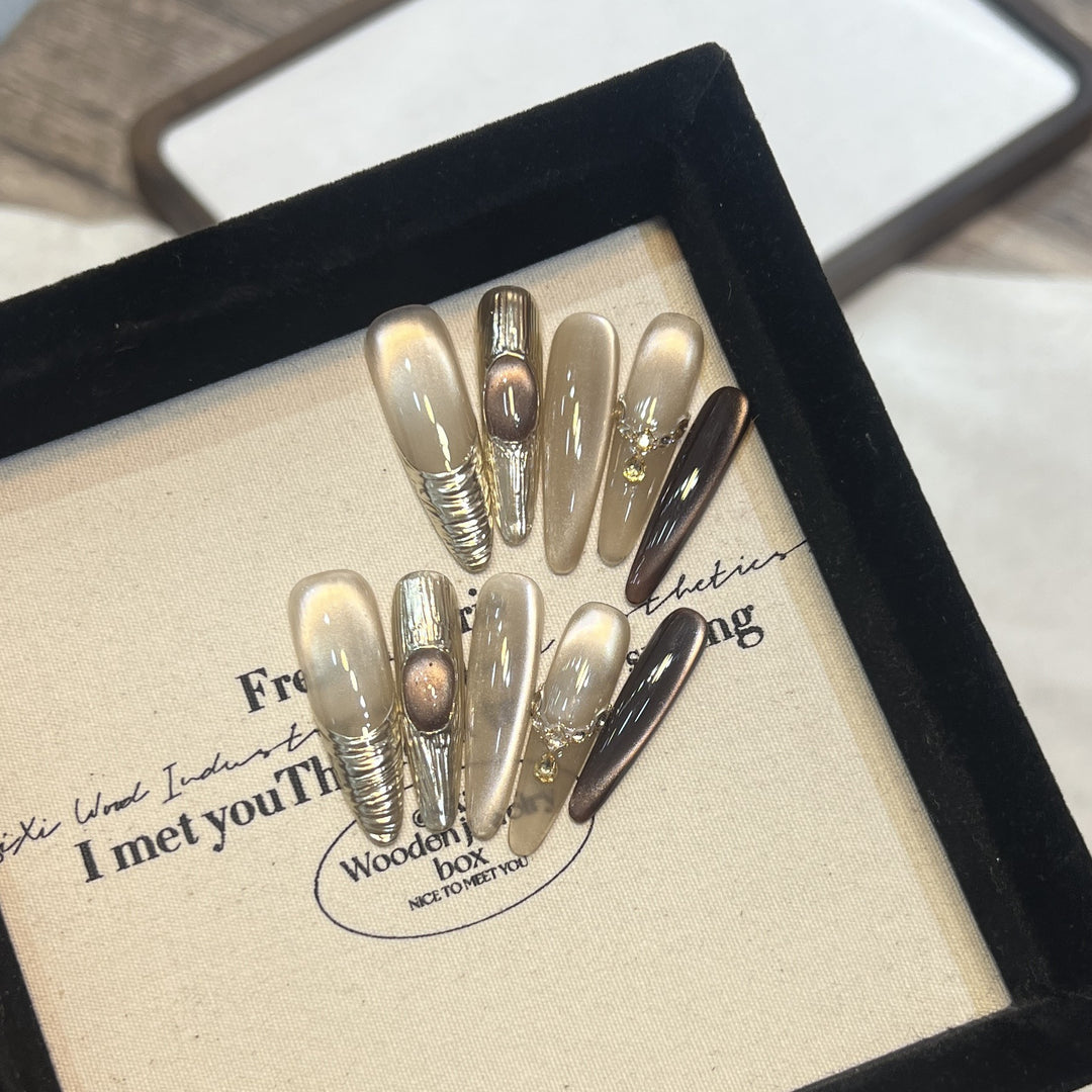 Artistic Press-On Nail Design Bowlift