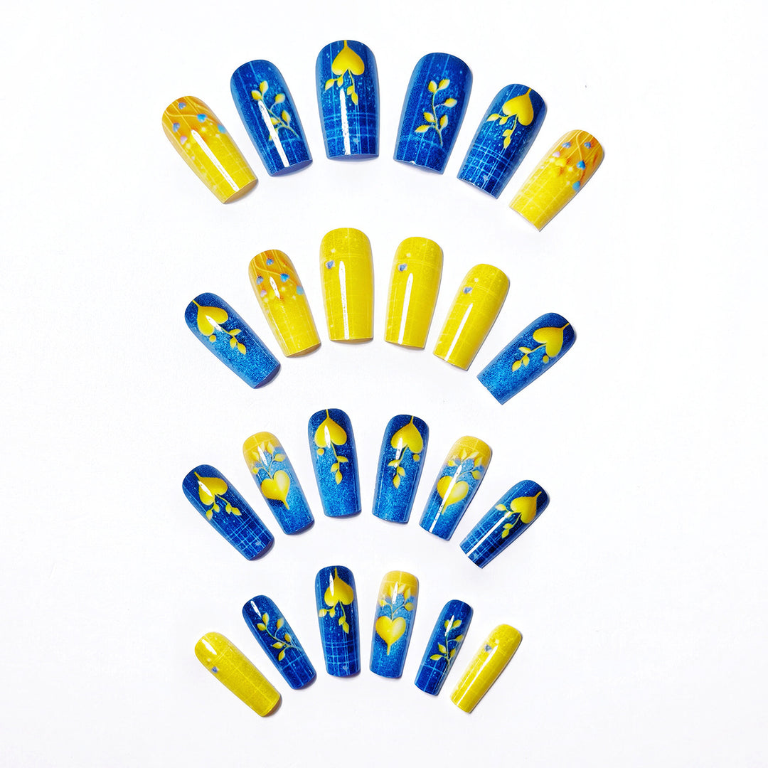 Creative artificial nails with heart design Bowlift