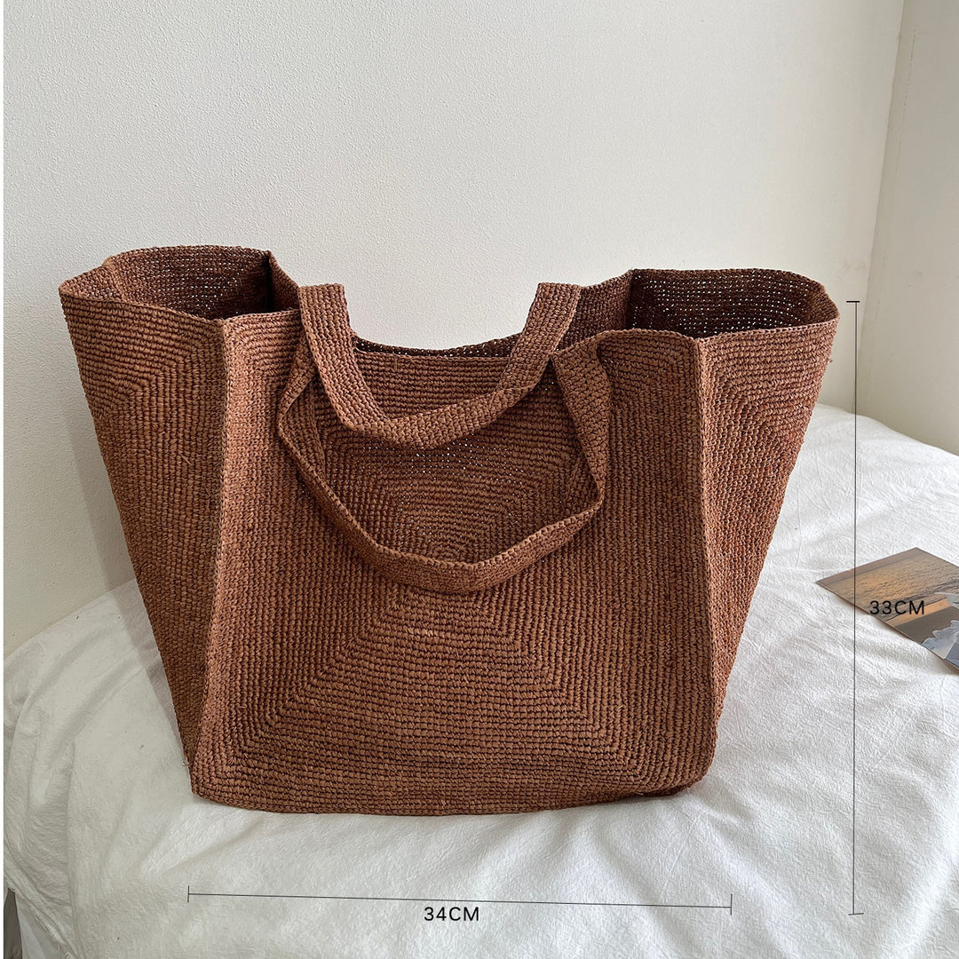 Handcrafted straw bag with stylish design Bowlift