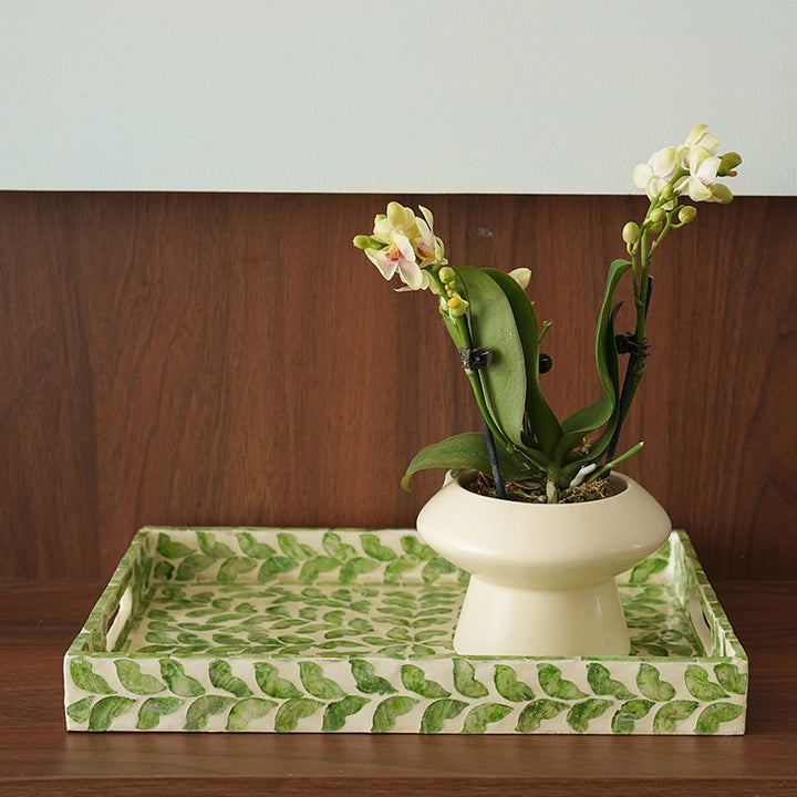 Ladies decorative serving platter Bowlift