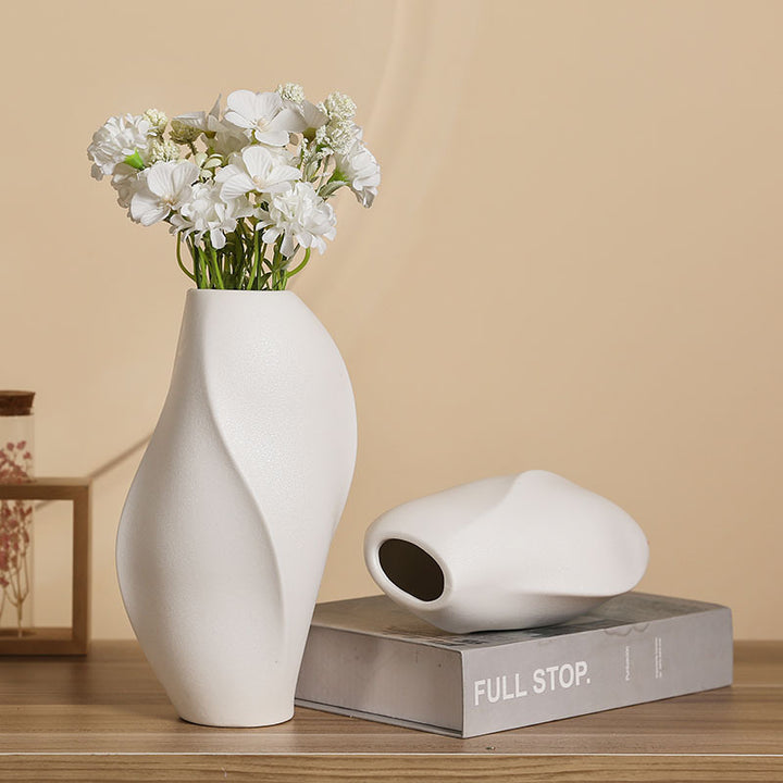 Elegant and contemporary ceramic vase Bowlift