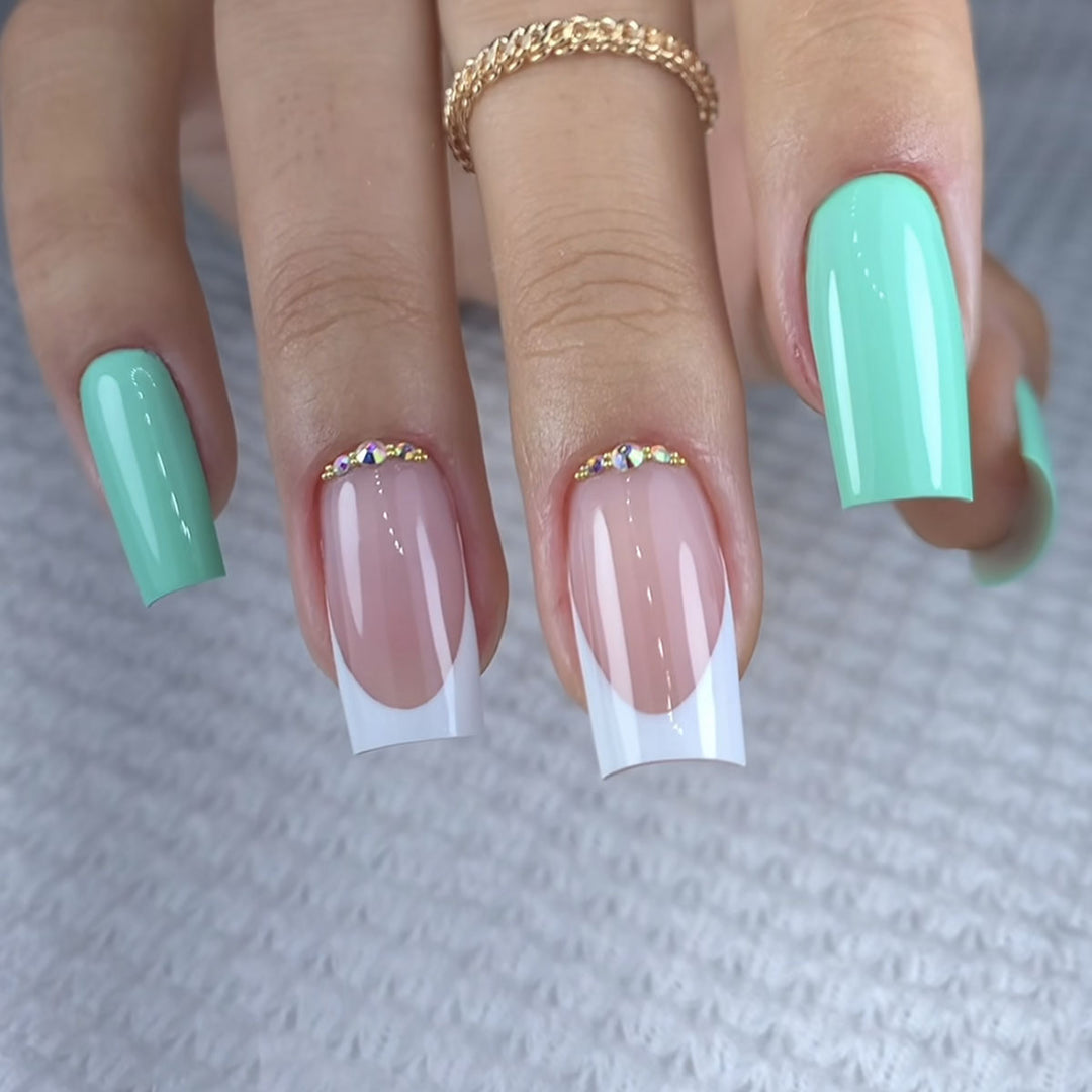Elegant Stiletto Press-On Nail Art with Rhinestone Accents Bowlift
