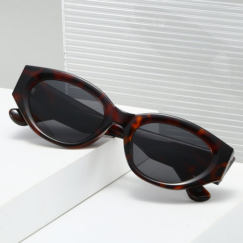 Women Cat-Eye Sunglasses with modern, transparent frame and UV protection Bowlift