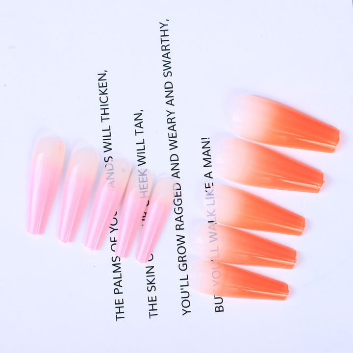Artificial nails in elegant stiletto design Bowlift