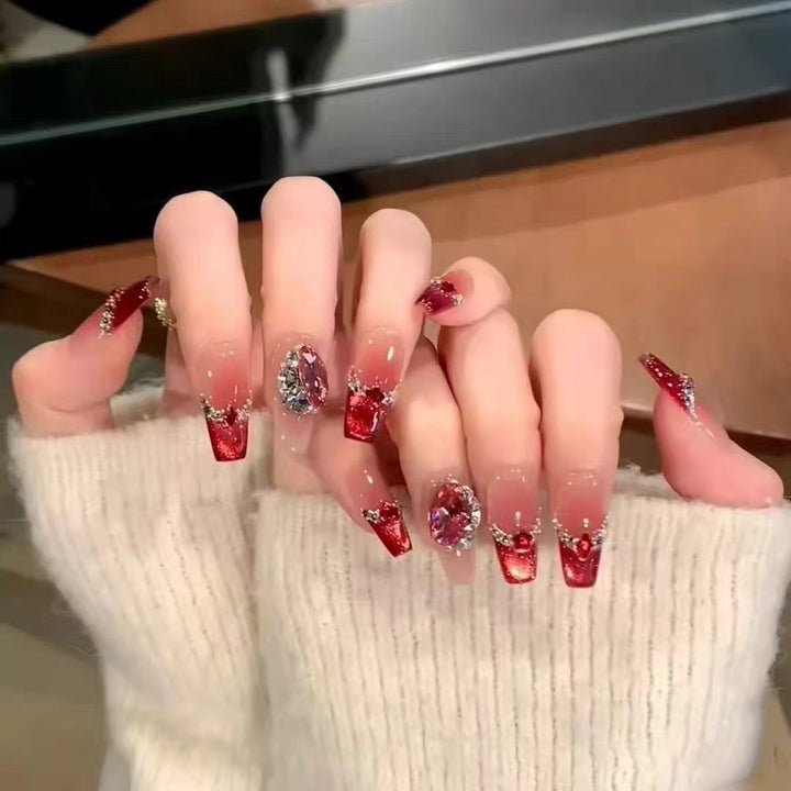 Glamorous and Sparkling Art Nails Bowlift