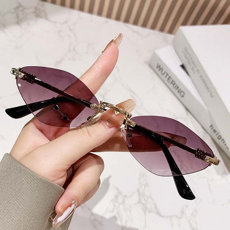 Women's Cat-Eye Sunglasses in Modern Elegance Style Bowlift