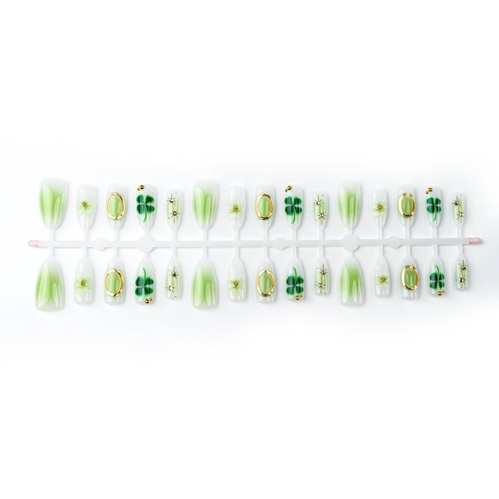 Nail art with botanical designs Bowlift