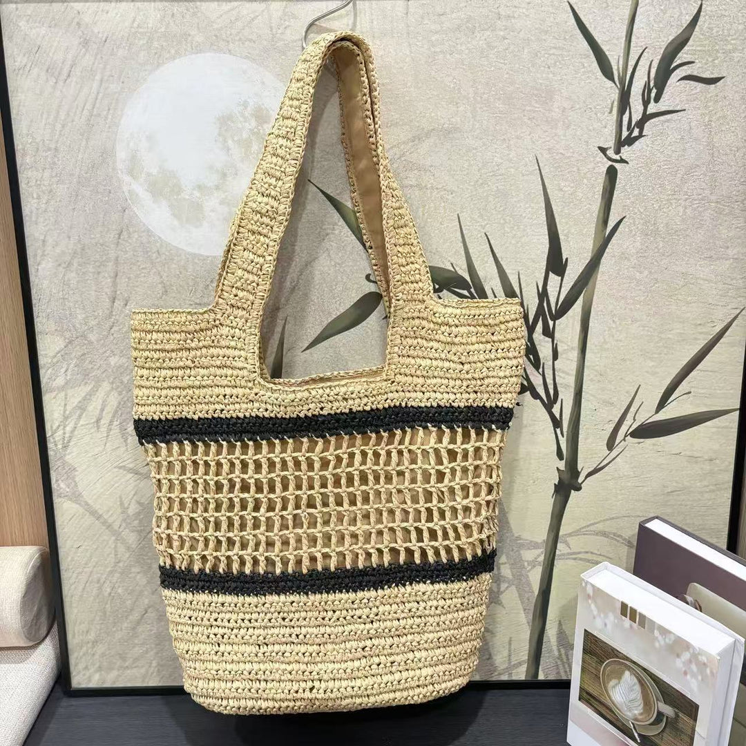 Woven natural material handbag with elegant structure Bowlift