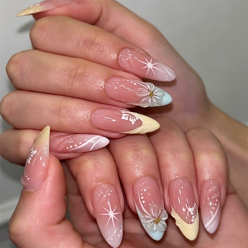 Artful nail set with floral accents Bowlift