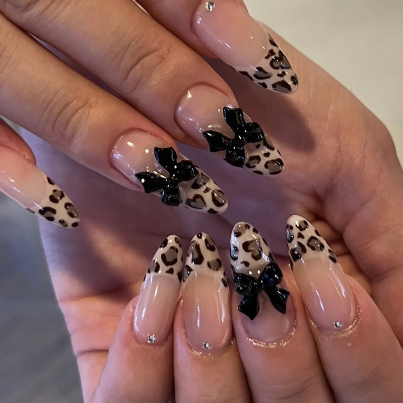 Artificial nails with modern night motif Bowlift