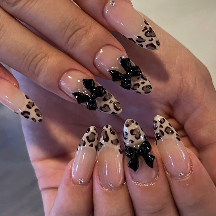 Artificial nails with modern night motif Bowlift